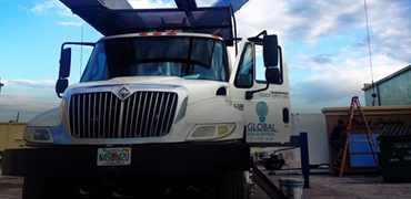 Global Sign & Awning Grows Bucket Truck Business with Beacon Funding